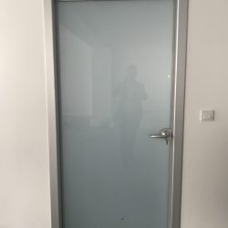 ofis kapısı
