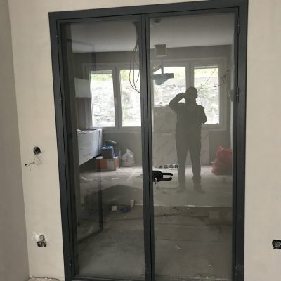 alüminyum kasalı cam kapı